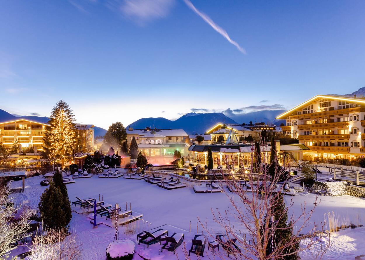 Winter Außenansicht | Best Alpine Wellness Hotel Schwarz, Tirol