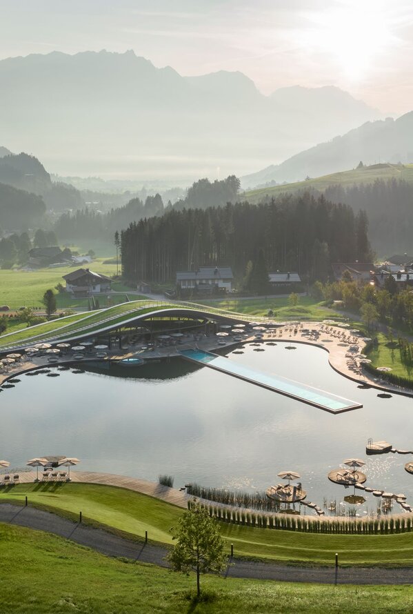 Hotelansicht im Sommer | 5 Sterne Wellnesshotel Krallerhof, Salzburg