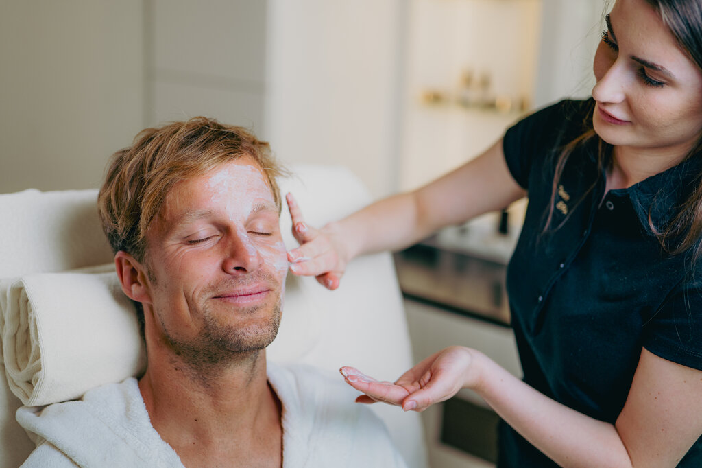 Treatments for HIM | Best Alpine Wellness Hotels