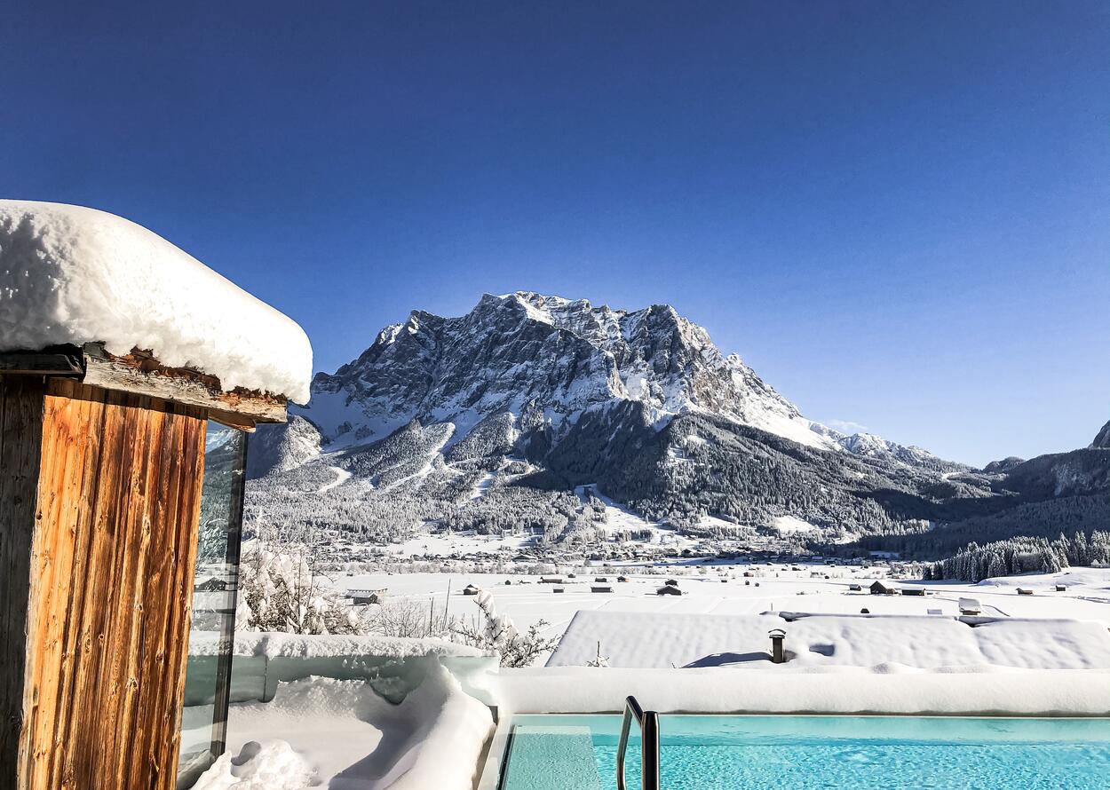 Wellnessbereich mit Bergblick | Best Alpine Wellness Hotel Post, Tirol