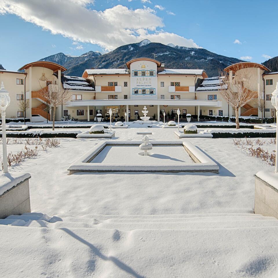 Winter Außenansicht Winter Außenansicht | Best Alpine Wellness Hotel Alpenpalace, Südtirol