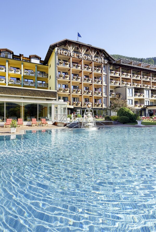 Hotel with pool exterior view | Hotel Ronacher, Wellnesshotel Carinthia