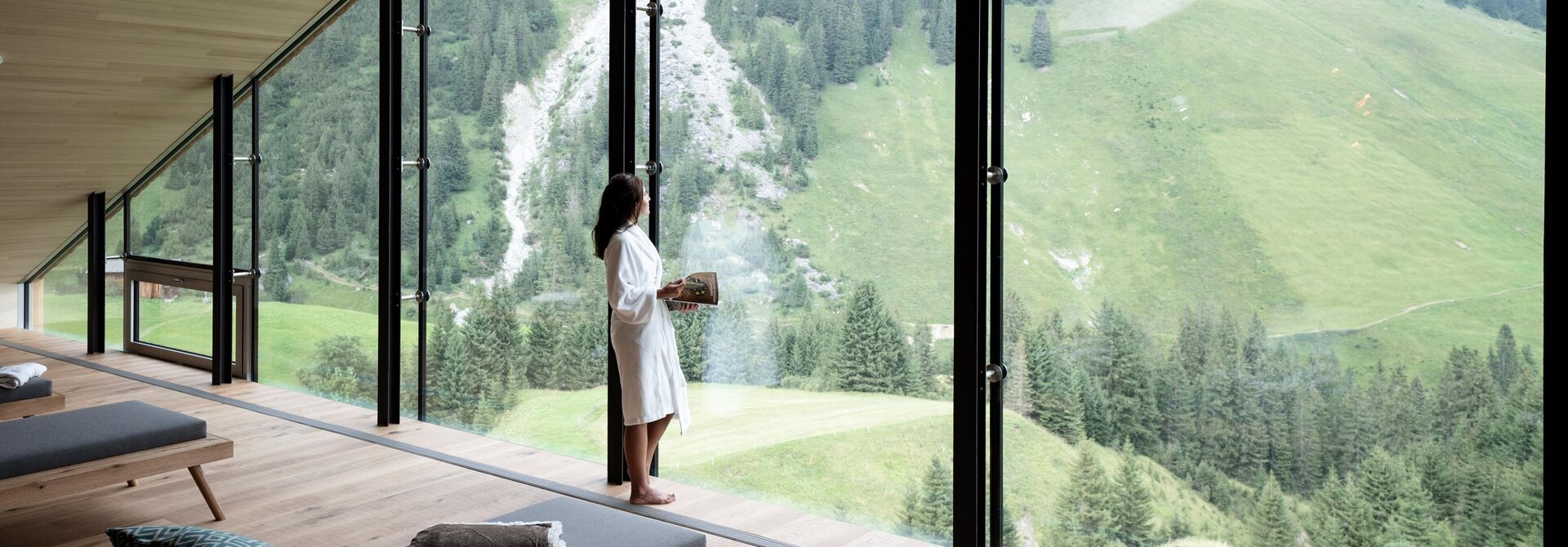 Relaxation room in the middle of the mountain world | Wellnesshotel Arlberg