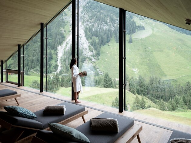 Relaxation room in the middle of the mountain world | Wellnesshotel Arlberg