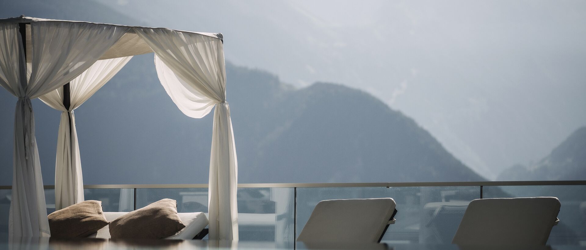 Swimming with Mountain Panorama | Stock Resort, Wellnesshotel Zillertal