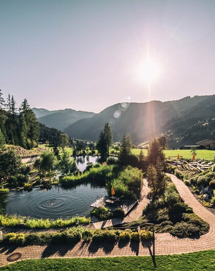 Badeteich mitten in der Natur | Übergossene Alm Resort, Salzburger Land