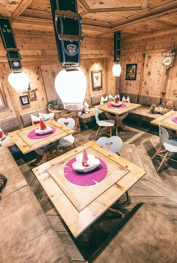 Heart lounge in the restaurant | Best Alpine Wellness Hotel Der Engel, Austria