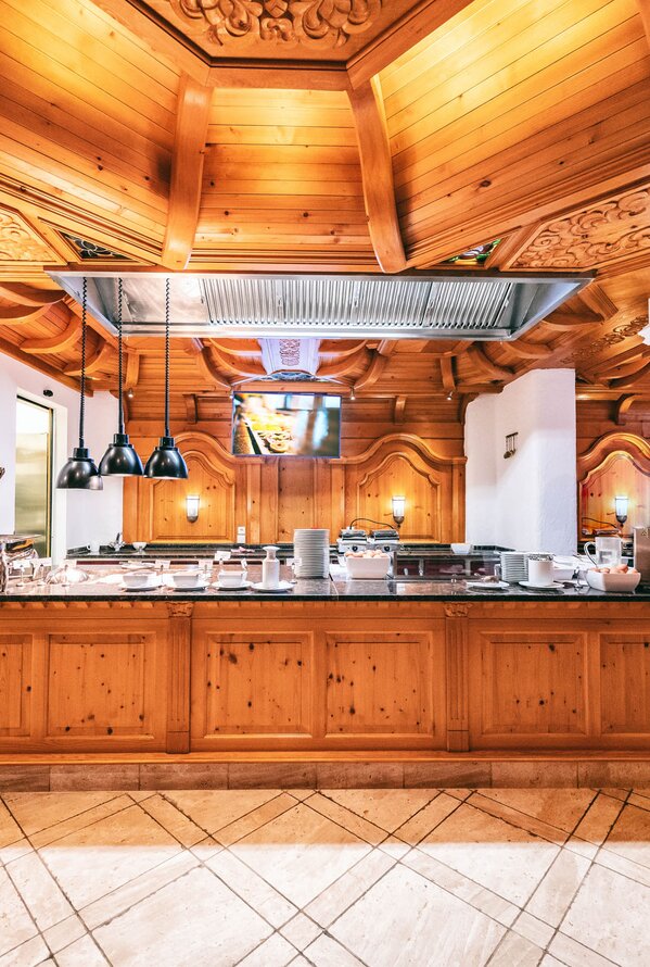 Frühstücksbuffet Theke | Best Alpine Wellness Hotel Warther Hof, Arlberg