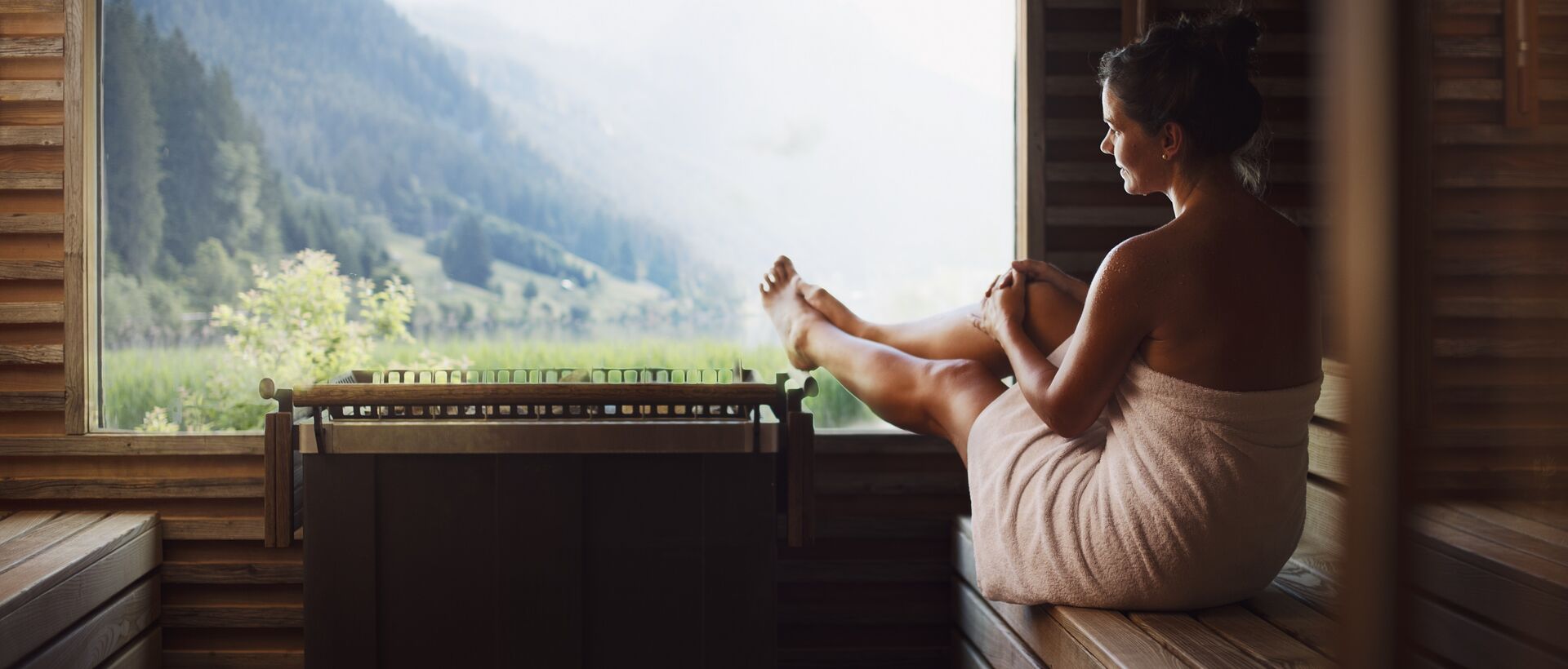 Relaxen in der Holzsauna | Wellnessurlaub in Österreich & Südtirol
