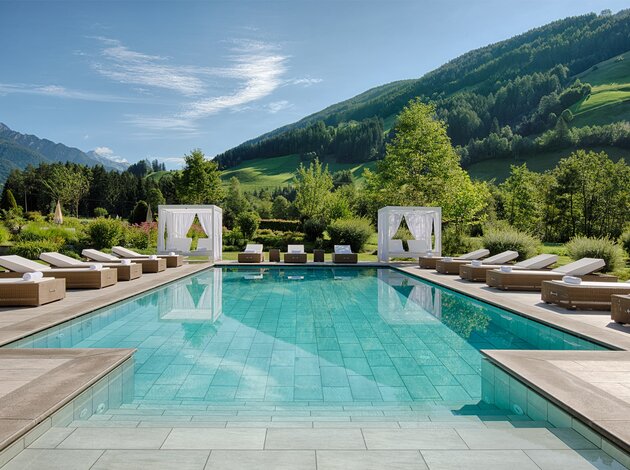 Fantastic outdoor pool | Best Alpine Wellness Hotel Alpenpalace, Wellness vacation in South Tyrol