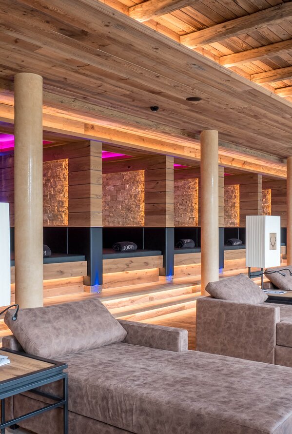 Spacious relaxation room in wood look | Astoria Resort, Wellnesshotel Seefeld in Tyrol
