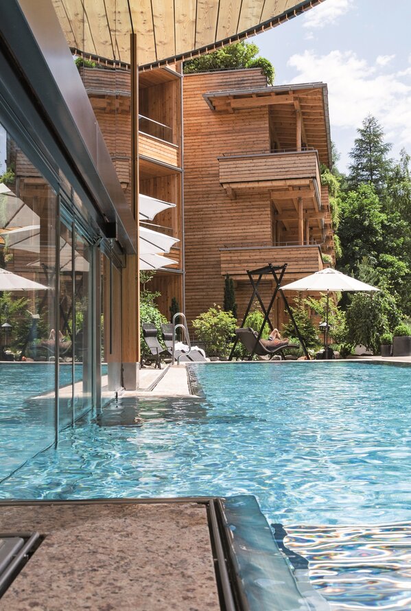 Outdoor pool in the forest | Wellnesshotel Waldklause, 5 Star Hotel Ötztal