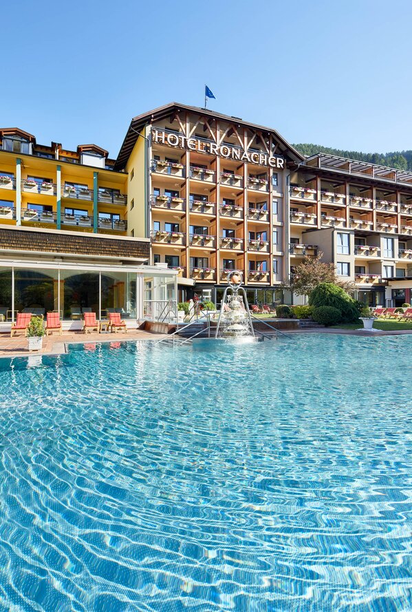 Outdoor Pool with Thermal Spring | Wellnesshotel Das Ronacher, Wellness in Carinthia 