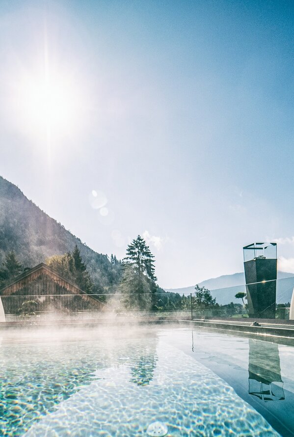 Dachpool in der Morgensonne | Best Alpine Wellnesshotel am Achensee, Alpenrose