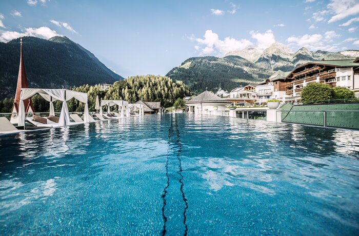 Outdoorpool with Mountain View | Wellnesshotel Stock, Tyrol