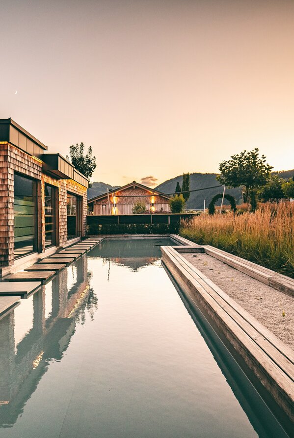 Pool in evening mood | Best Alpine Wellness Hotel Übergossene Alm, Salzburger Land 
