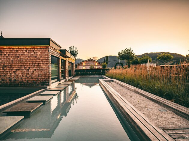 Pool in Abendstimmung | Best Alpine Wellness Hotel Übergossene Alm, Salzburger Land 
