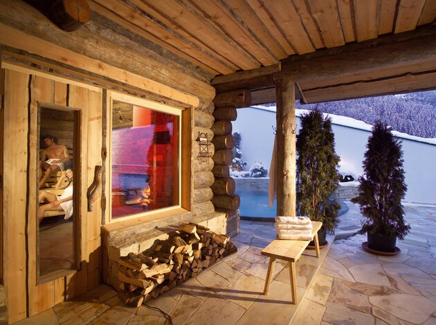 Saunieren im Winter Saunieren im Winter | Best Alpine Wellnesshotel Stock, 5 Sterne Resort im Zillertal