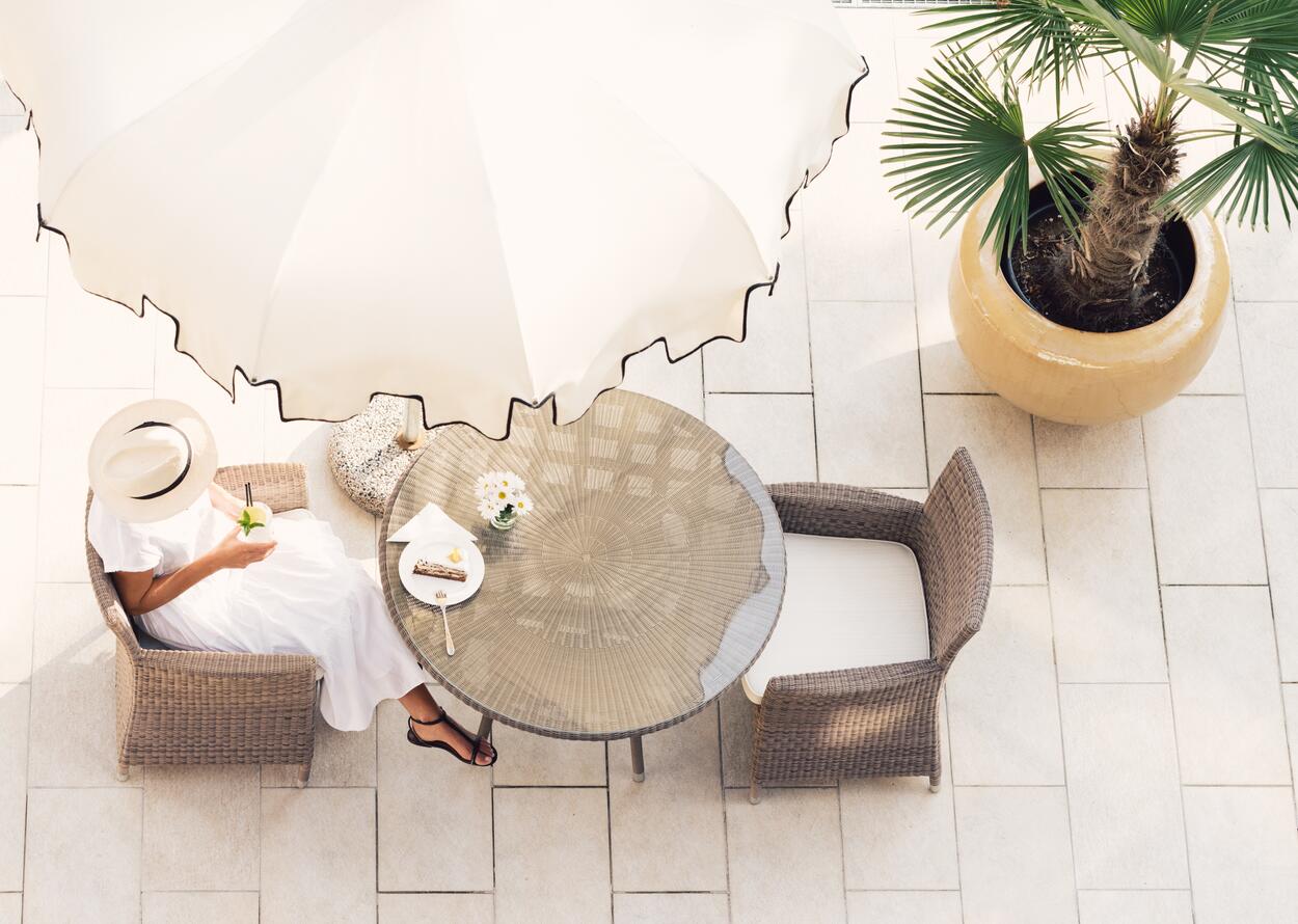 Sun terrace with woman Sun terrace with woman | Wellness Hotel Alpenpalace, South Tyrol