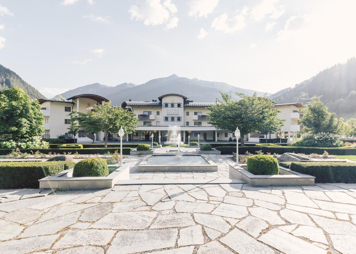 Summer exterior view | Wellness hotel Alpenpalace, South tyrol