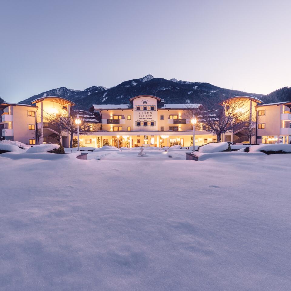 Winter Außenansicht | 5 Sterne Superior Wellnesshotel Alpenpalace, Südtirol