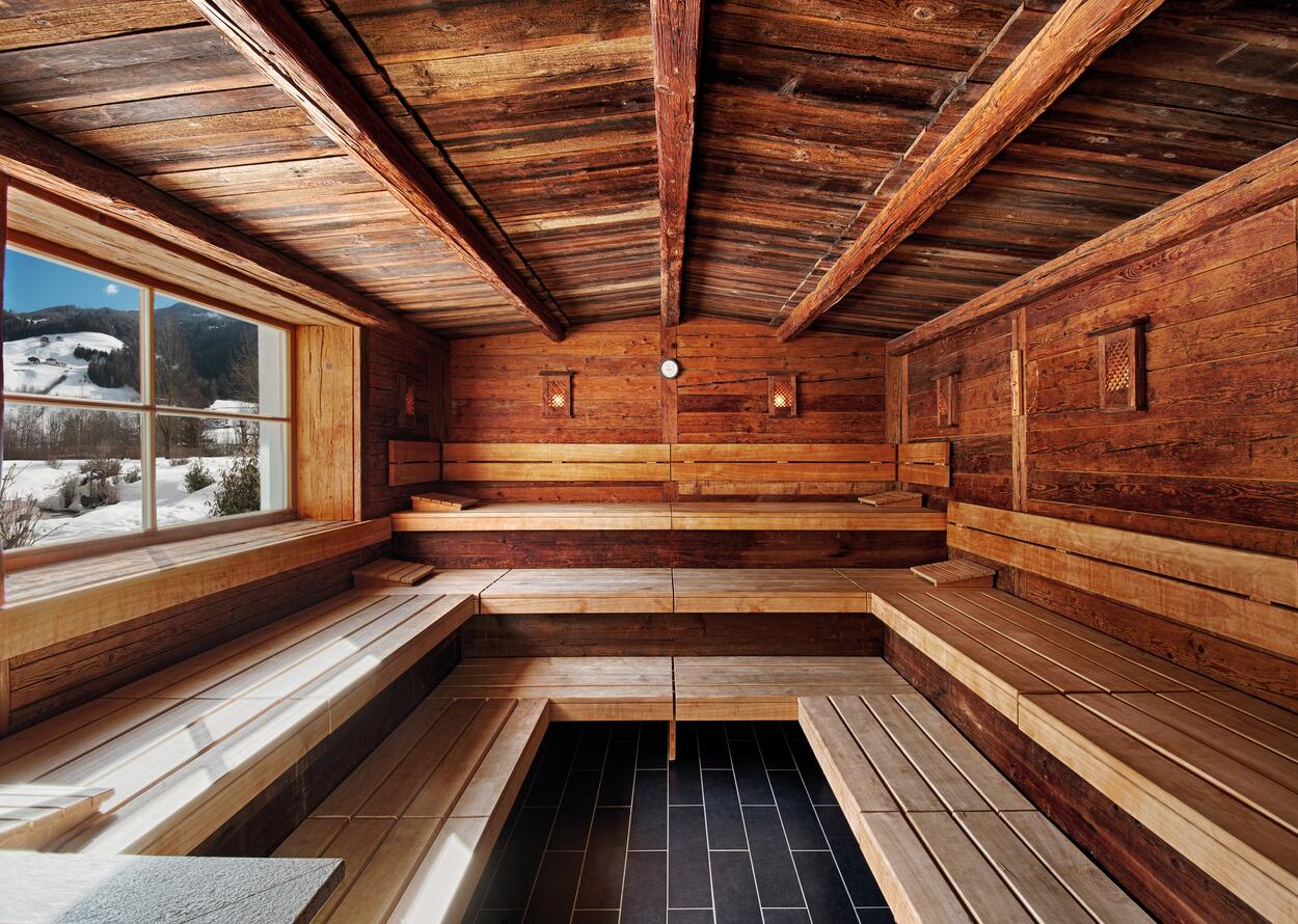 Tyrolean sauna in wood look | Wellness Hotel Alpenpalace, South Tyrol
