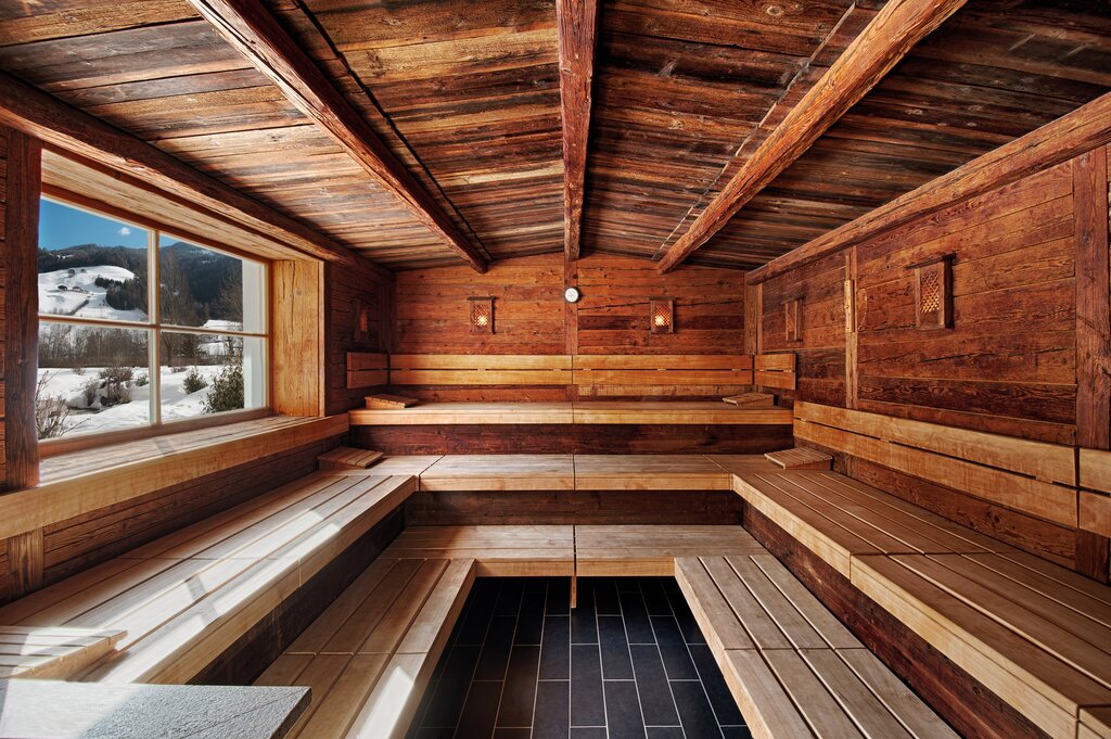 Tyrolean sauna in wood look | Wellness Hotel Alpenpalace, South Tyrol