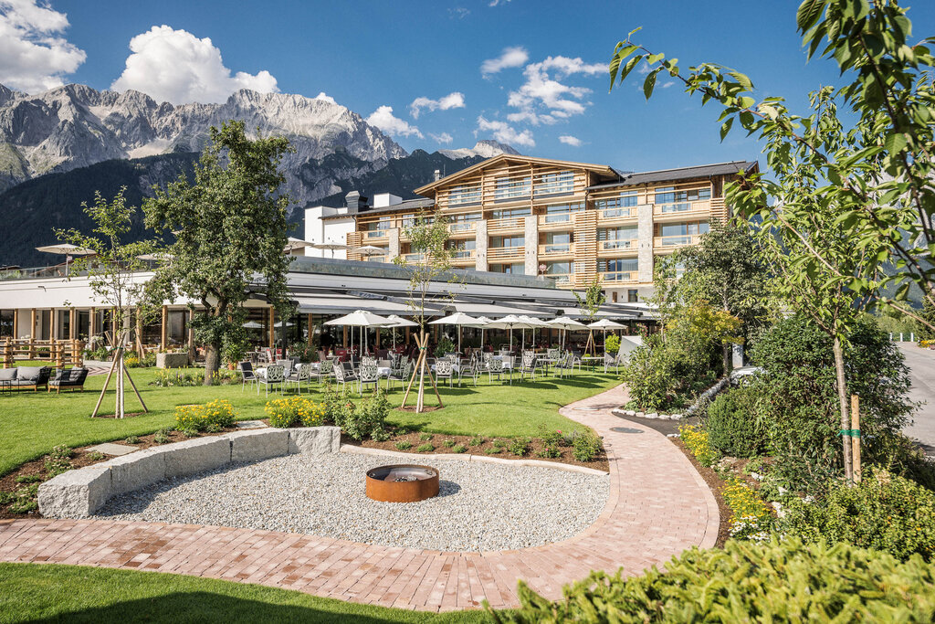 Outdoor Area with Fireplace | Best Alpine Wellnesshotel Schwarz, Tyrol 