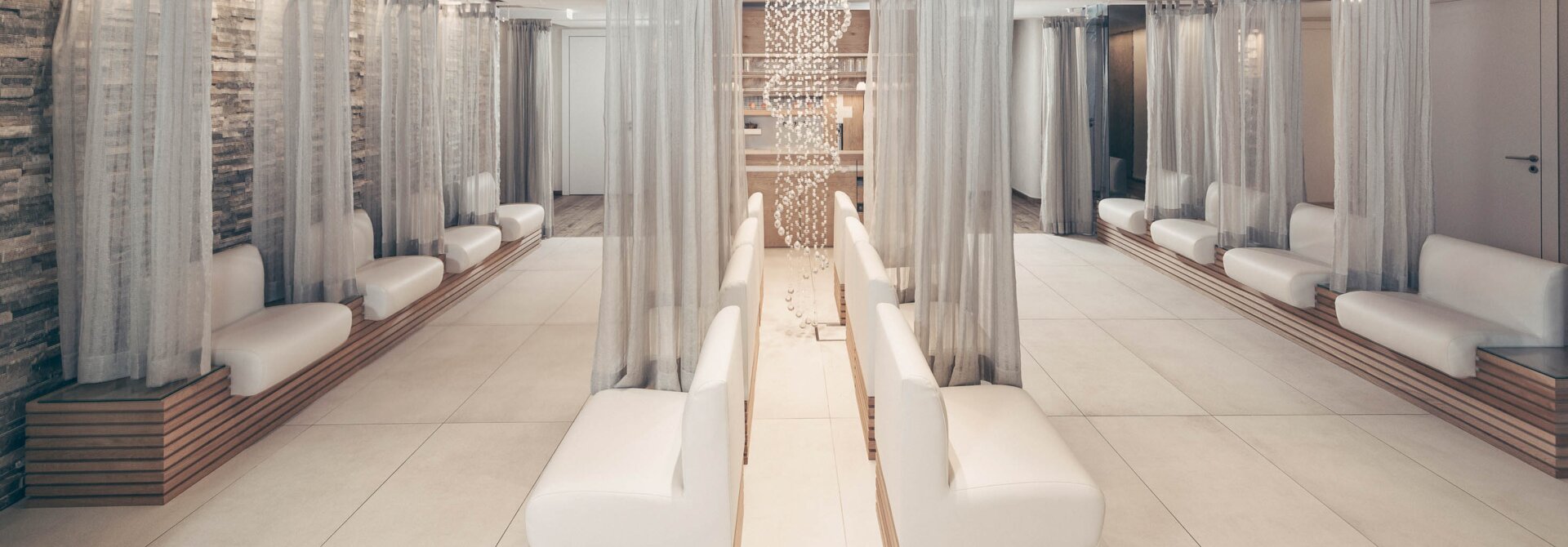 Moderner Warteraum | Alpenresort Schwarz, Wellnesshotel Österreich 