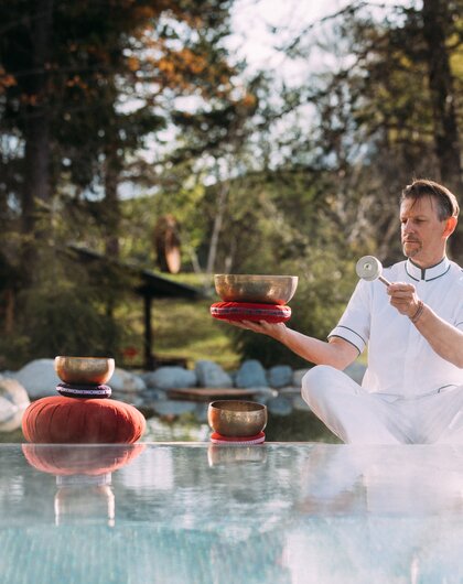 Singing bowl meditation
