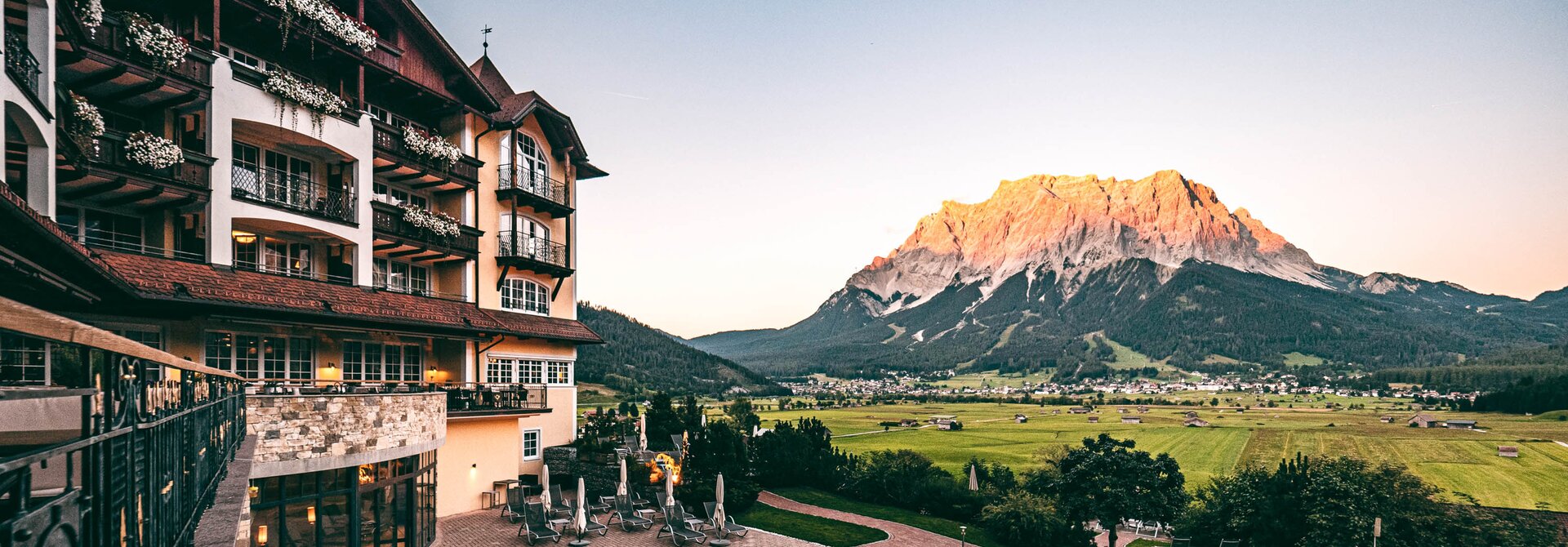 Exterior View with Zugspitze | 4 Star Superior Wellnesshotel Post, Austria