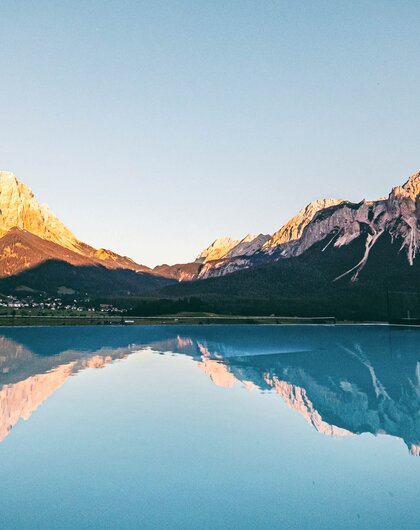 Pool mountain panorama | Wellnesshotel Post, Tyrol, Austria