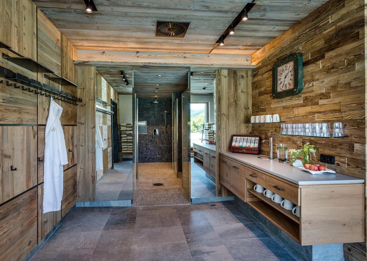 Saunabereich mit Holzverkleidung | 4 Sterne Superior Wellnesshotel Post, Österreich