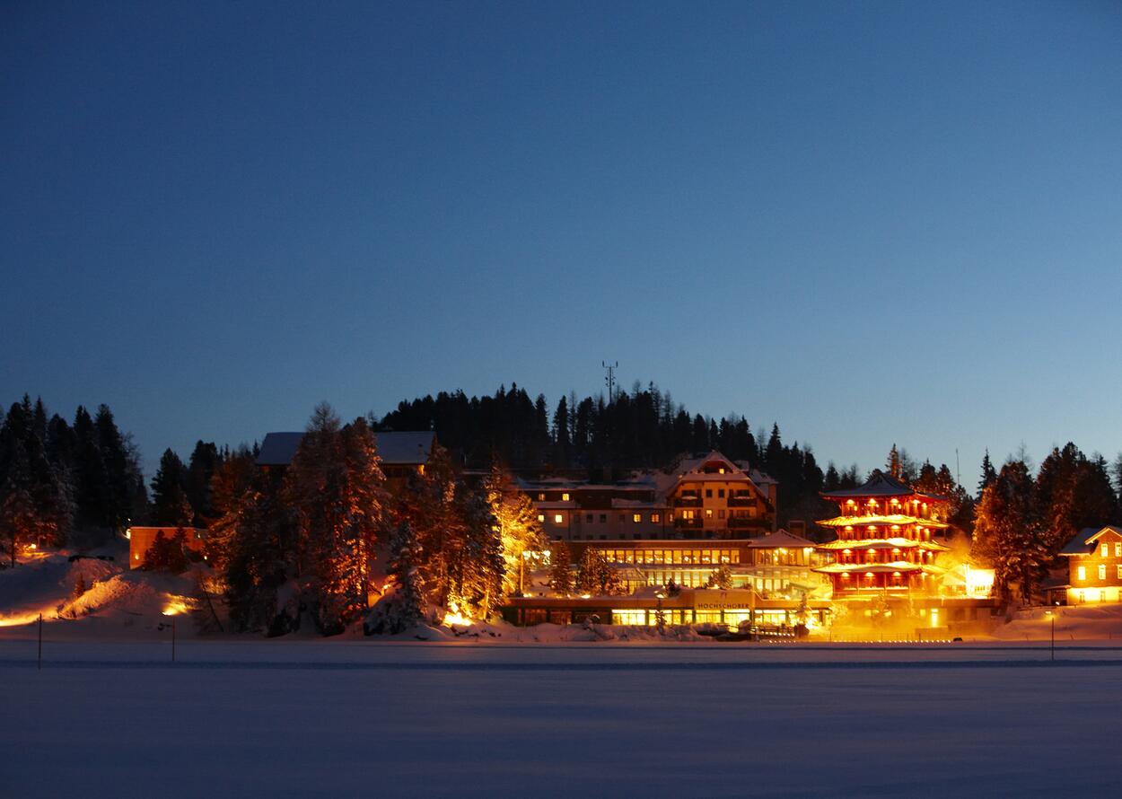 Verschneite Landschaft mit Hotel im Hintergrund | Wellnesshotel Hochschober, Österreich