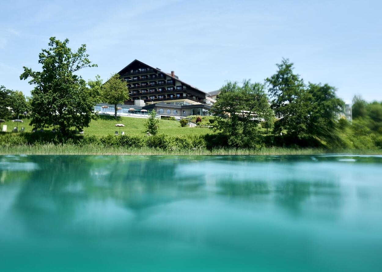 Außenansicht mit Blick auf den Faaker See