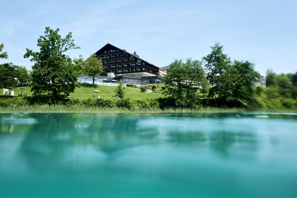 Außenansicht mit Blick auf den Faaker See
