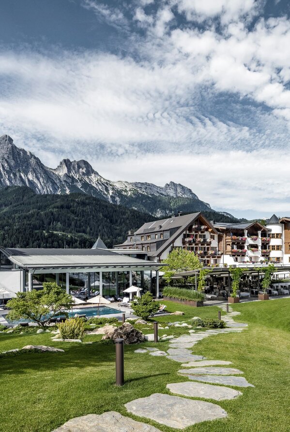 Ein Naturresort inmitten der atemberaubenden Tiroler Bergwelt.
