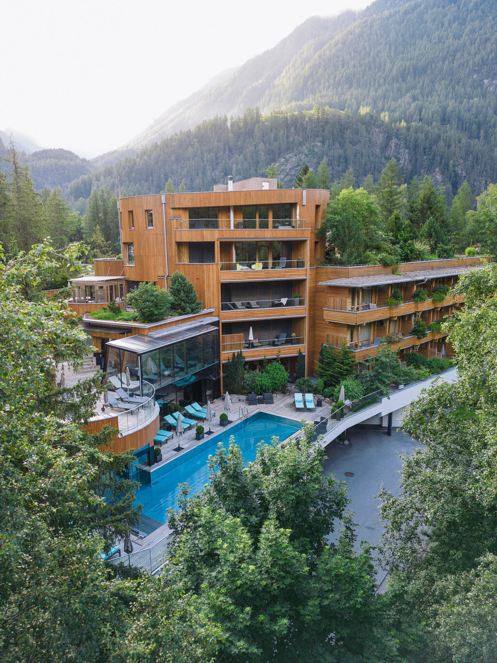 Hotelanlage im Sommer | Naturhotel Waldklause, Wellness in Österreich