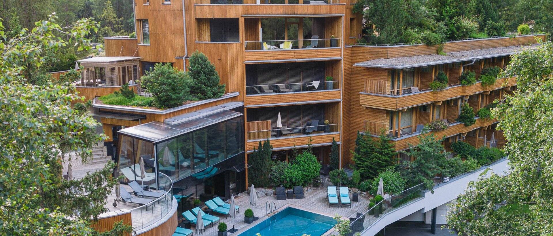 Hotelanlage im Sommer | Naturhotel Waldklause, Wellness in Österreich