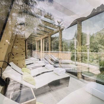 Relaxation Area with Forest View | Nature- & Wellnesshotel Waldklause, Tyrol