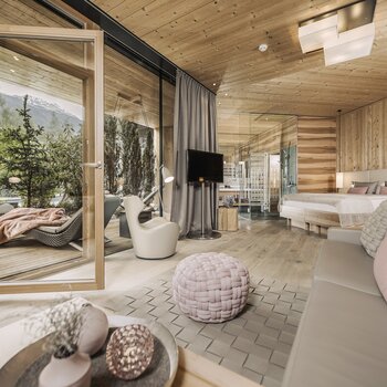 Zimmer aus Naturmaterialien | Naturhotel Waldklause, Wellness im Ötztal