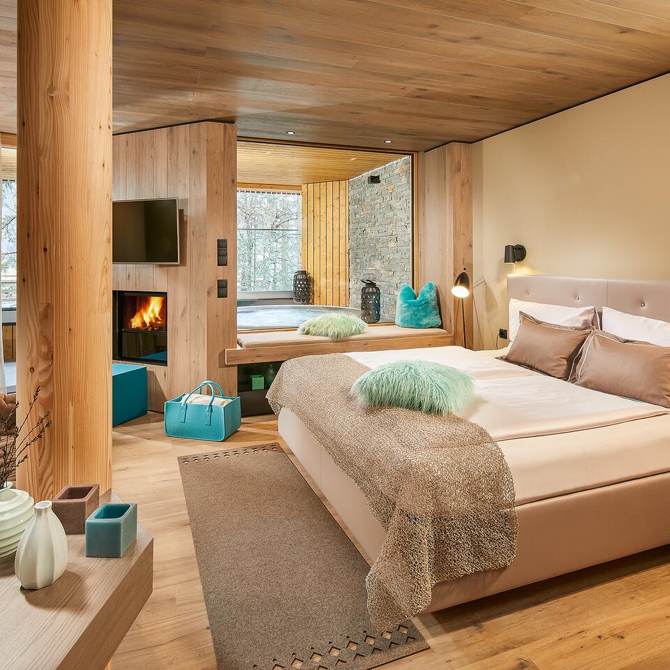 Zimmer aus Holz | Naturhotel Waldklause, Österreich