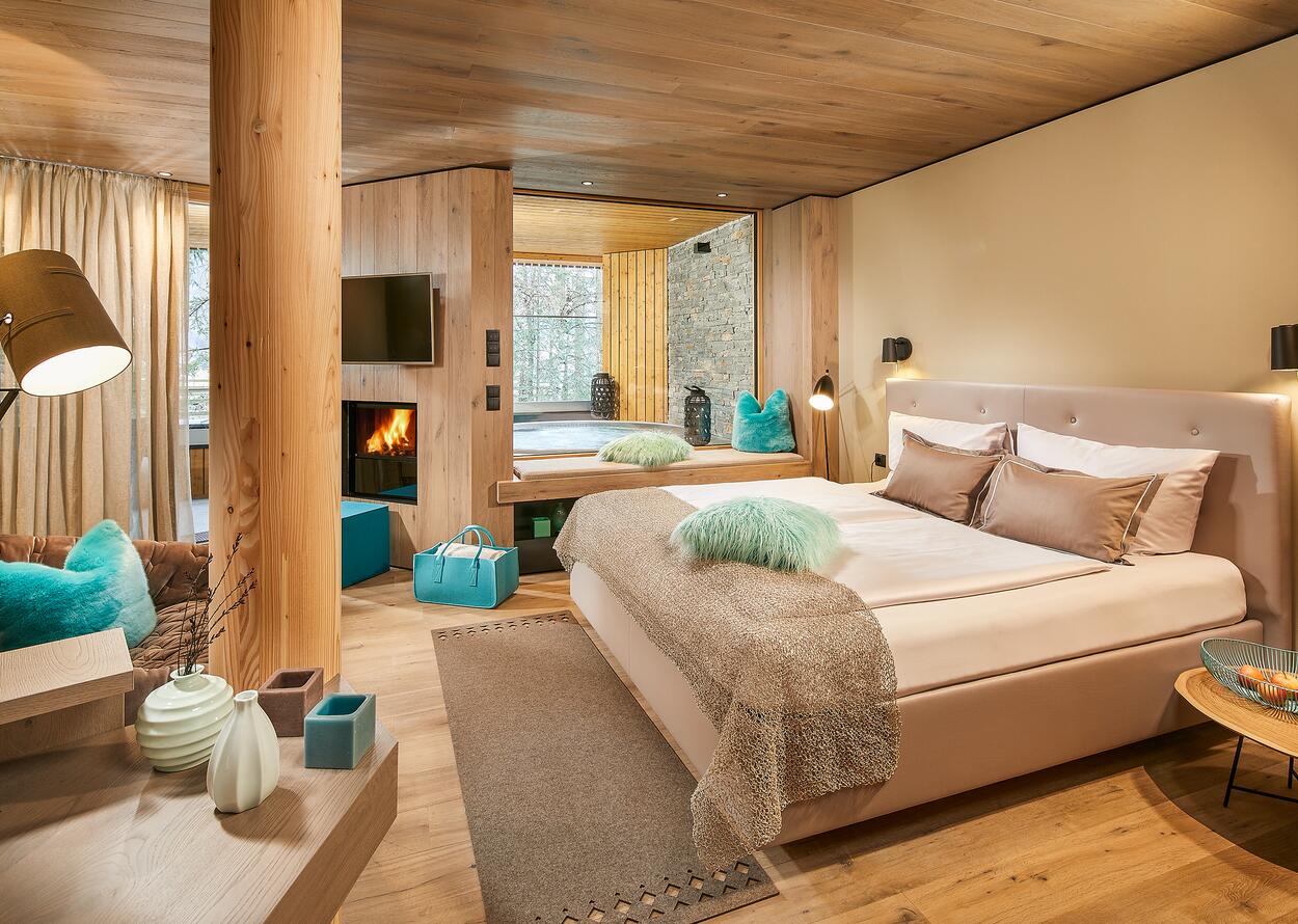 Zimmer aus Holz | Naturhotel Waldklause, Österreich