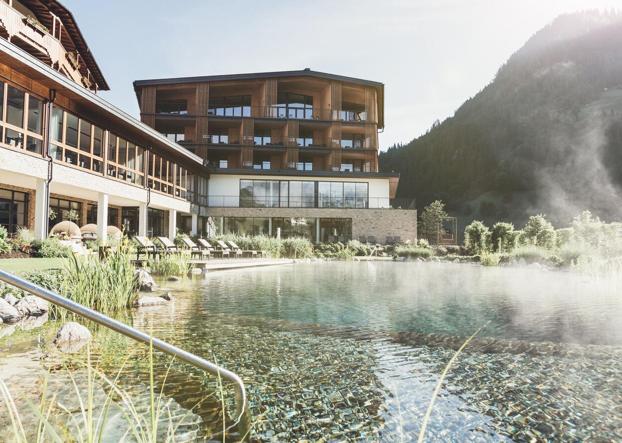 Außenansicht mit Pool | Wellnesshotel Nesslerhof, Salzburg 