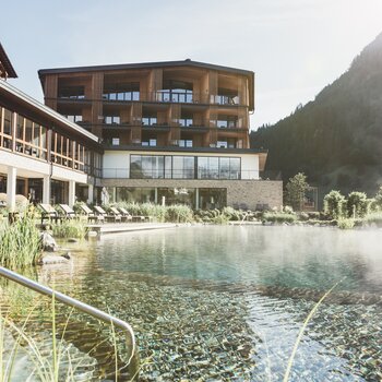 Außenansicht mit Pool | Wellnesshotel Nesslerhof, Salzburg 