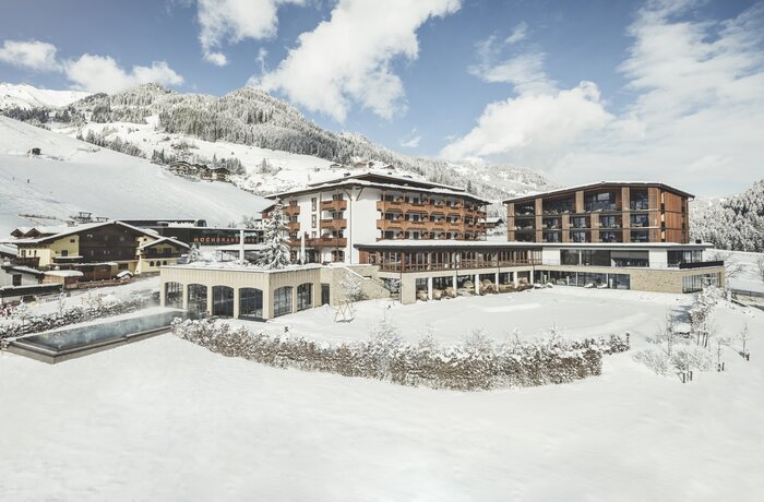 Hotel in verschneiter Winterlandschaft | 4 Sterne Superior Wellnesshotel Nesslerhof, Wellnesshotel Salzburger Land