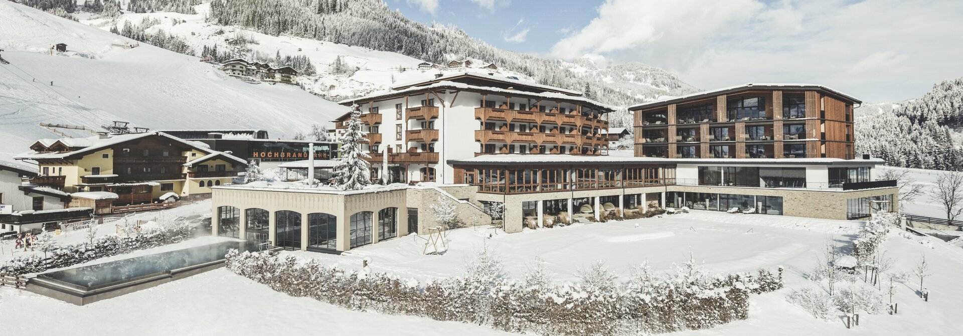 Hotel in verschneiter Winterlandschaft | 4 Sterne Superior Wellnesshotel Nesslerhof, Wellnesshotel Salzburger Land