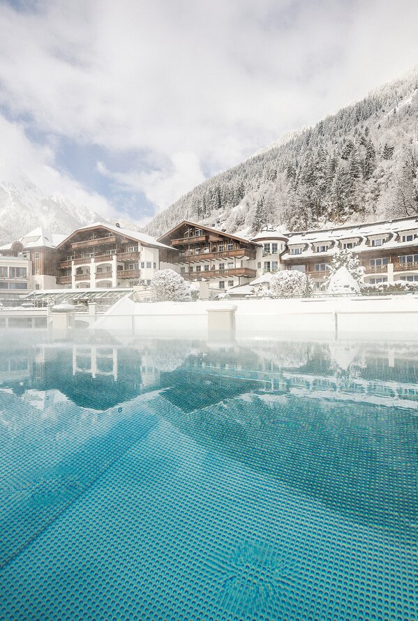 Beheizter Outdoorpool | Best Alpine Wellnesshotel Stock, Österreich