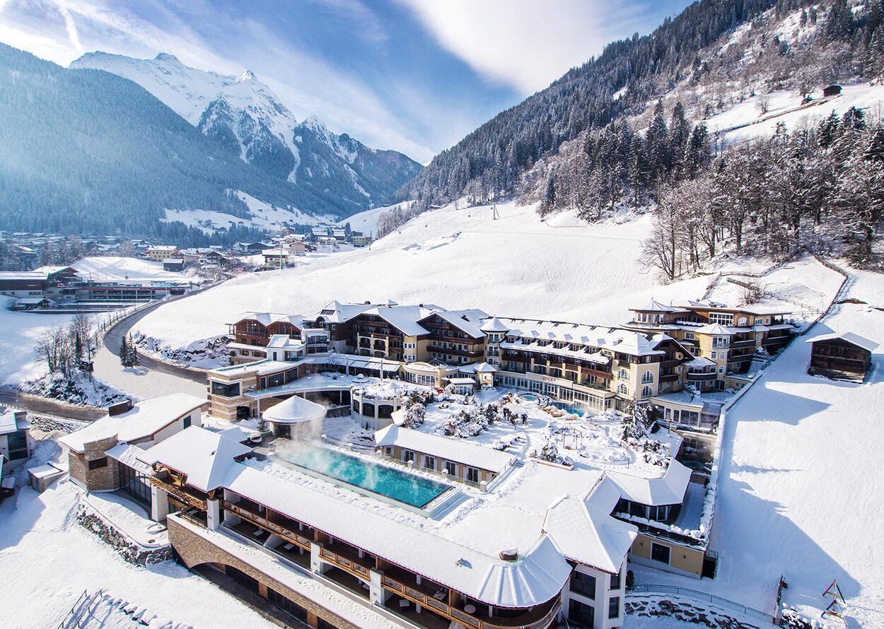 Aussenansicht Winter Verschneit | Wellnesshotel Stock, Tirol