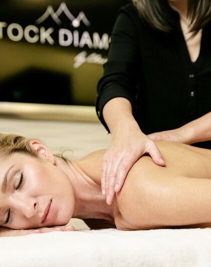 Massage treatment | Wellnesshotel Stock, Zillertal